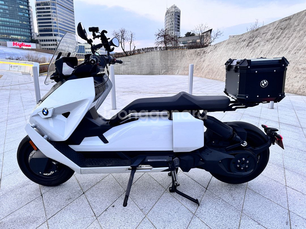 bmw ce04--2