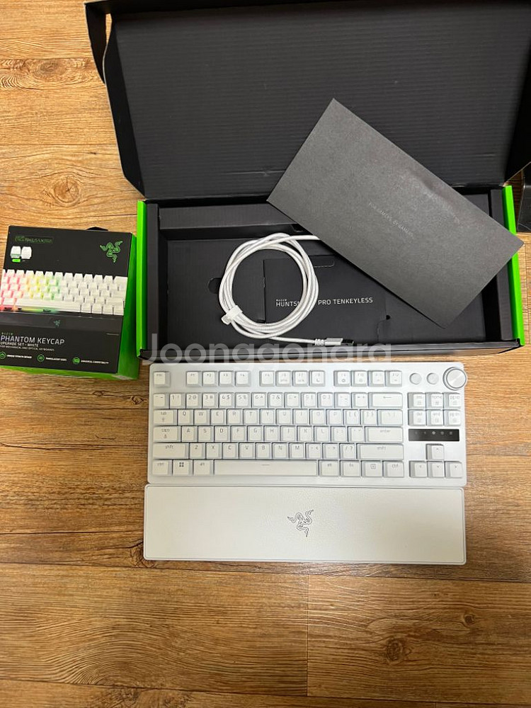 레이저헌츠맨 v3 pro tkl 화이트 키보드+푸딩키캡--0