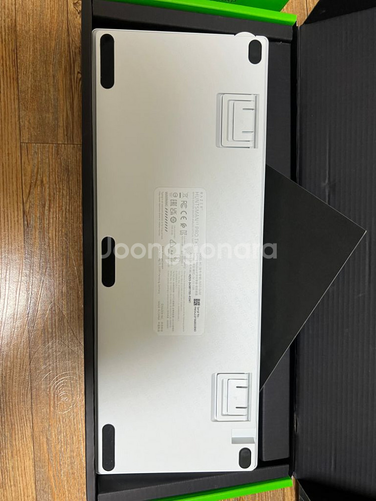 레이저헌츠맨 v3 pro tkl 화이트 키보드+푸딩키캡--1