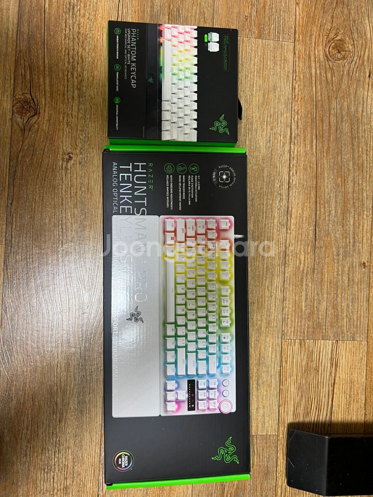 레이저헌츠맨 v3 pro tkl 화이트 키보드+푸딩키캡--3
