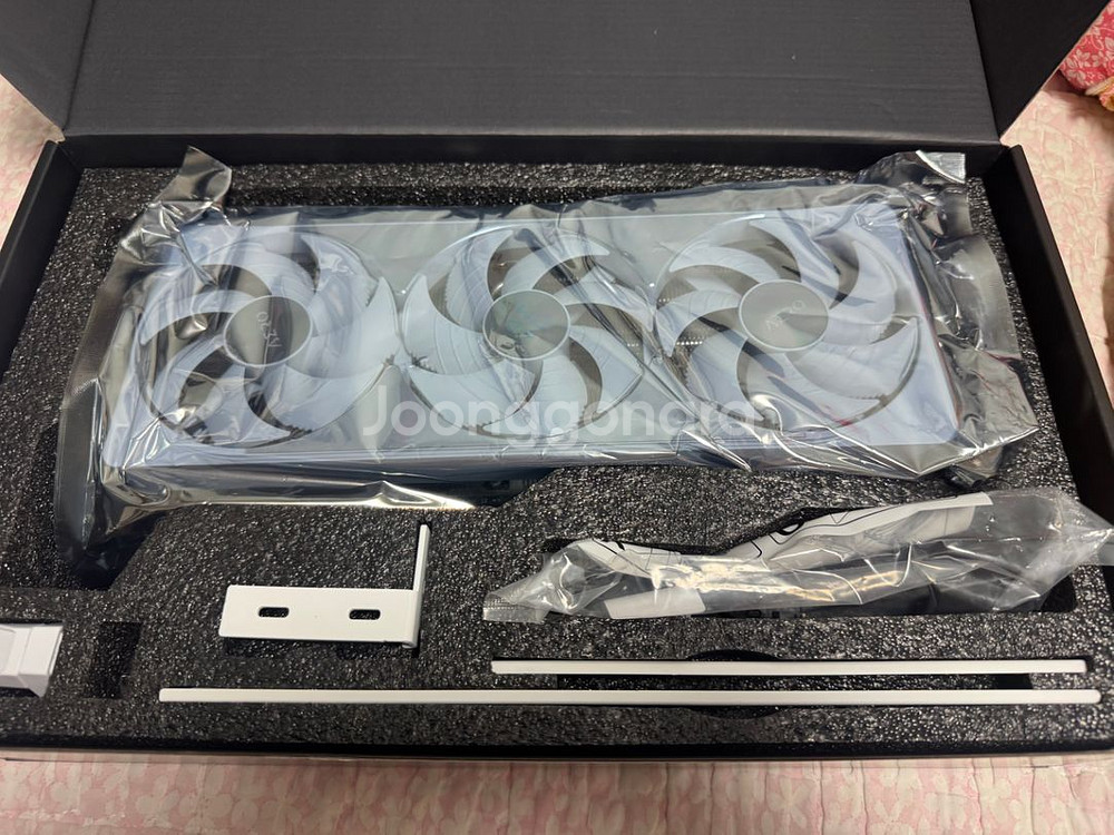 GIGABYTE 지포스 RTX 5080 AERO OC--1