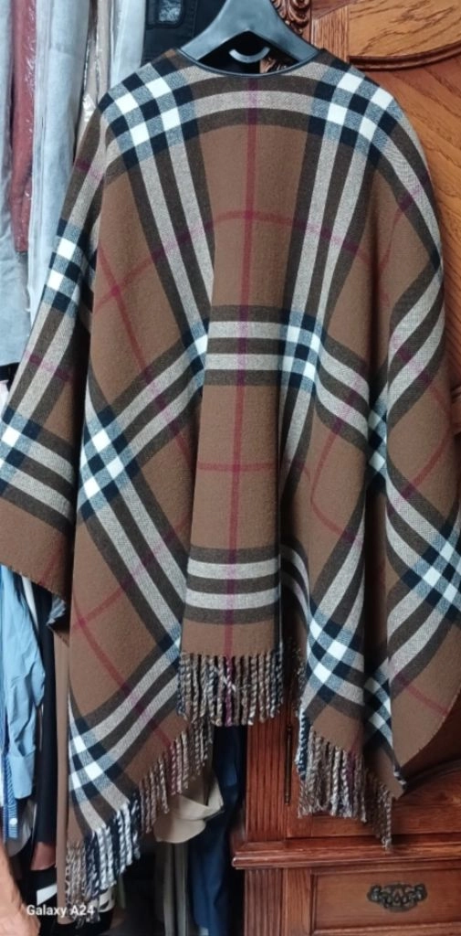 버버리 버치브라운 케이프 이미지