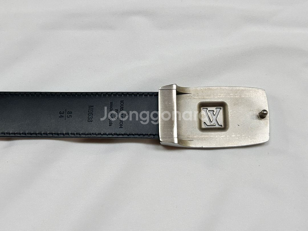 정품 루이비통 타이가 LV 로고 그라파이트 버클 벨트--3