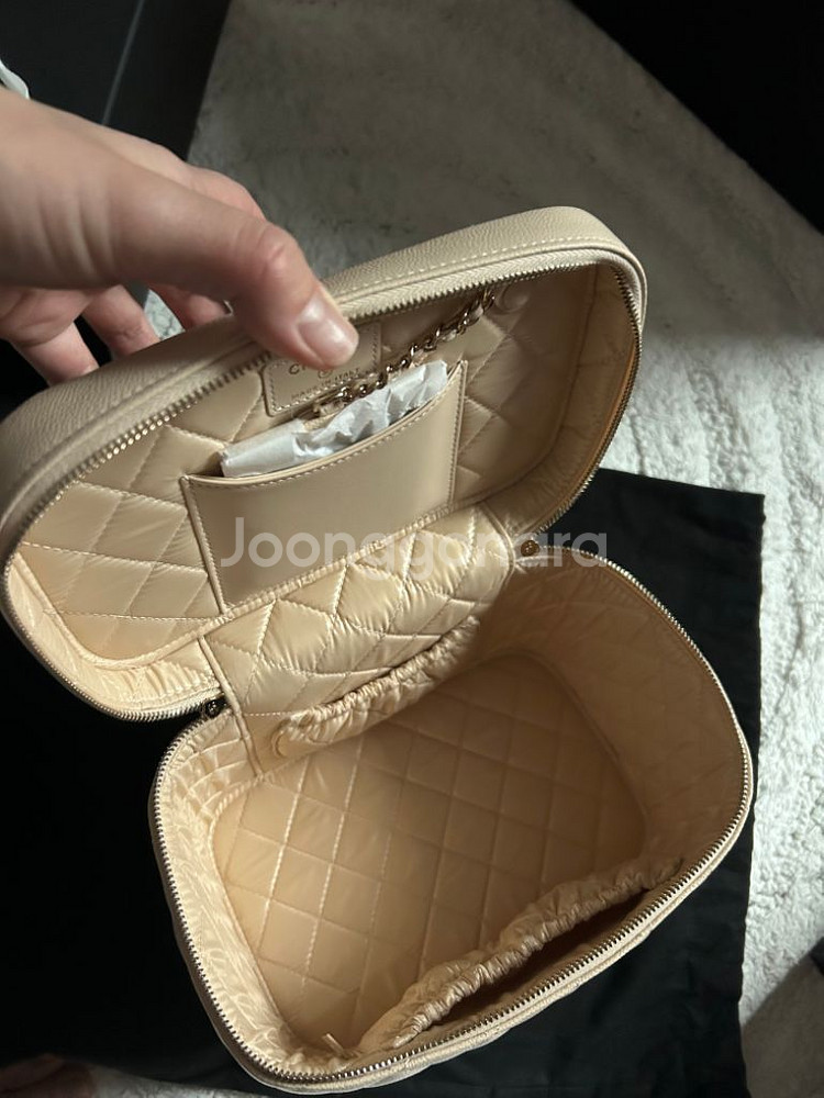 샤넬 클래식 코스메틱 파우치 검정 교환 하실 분?--1