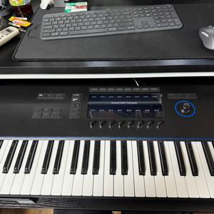 KOMPLETE KONTROL MK3 S61