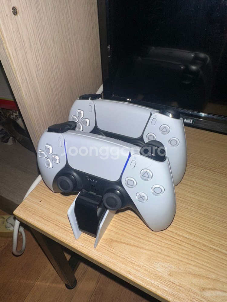 PS5 디지털 듀얼센스 2개 + 충전거치대 + 이동가방--3