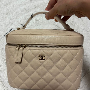 샤넬 클래식 코스메틱 파우치 검정 교환 하실 분?