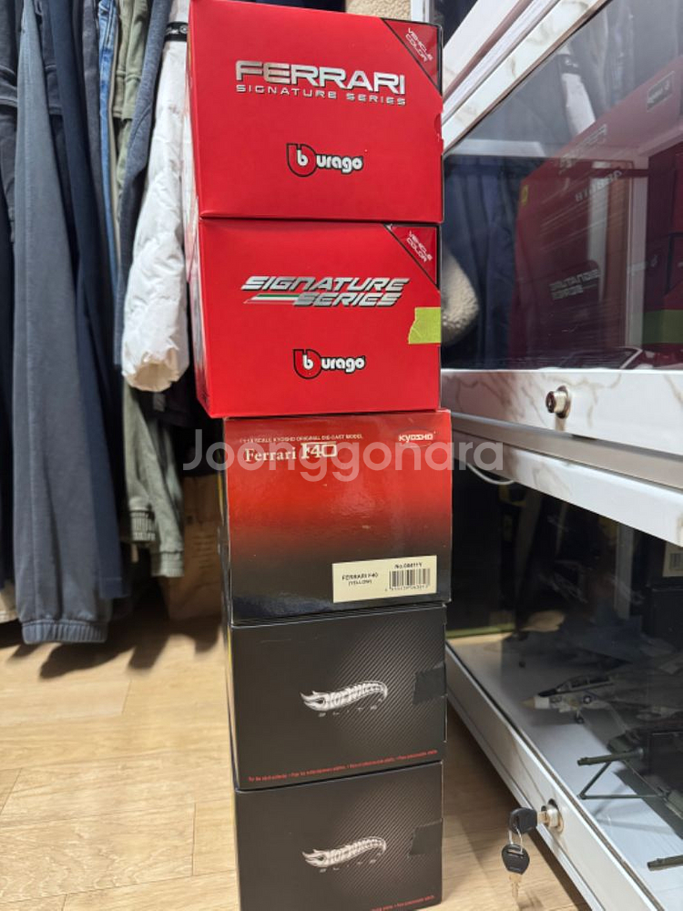 다이캐스트 1/18 페라리 판매합니다--1