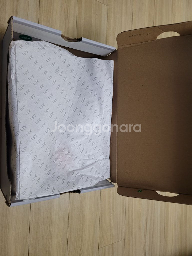 새상품 나이키 에어포스1 07 화이트 240mm--3