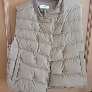 리스트 오리털조끼