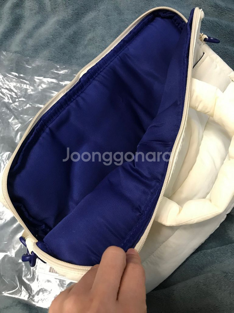 아이오페 패딩 노트북 가방 새제품 택배포함--3