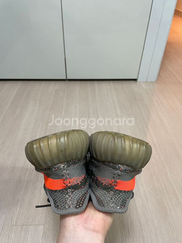 이지부스트350 v2 벨루가 260 초판 팝니다--4