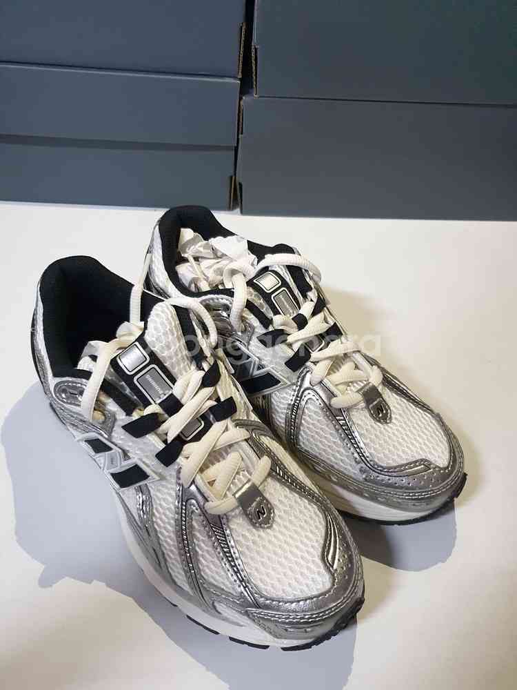 뉴발란스운동화 1906 M1906RER 새상품 235--5