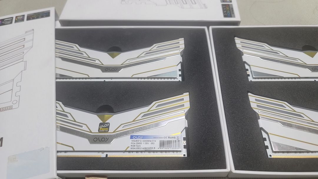 DDR4 32GB CL14 White Hawks