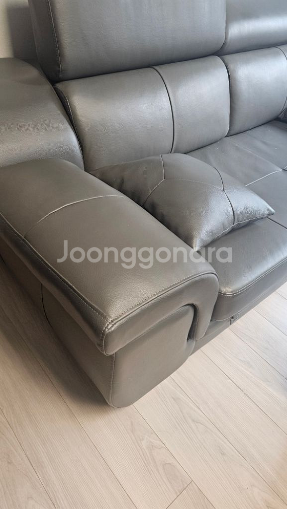 시몬스 3인용 쇼파와 테이블--1