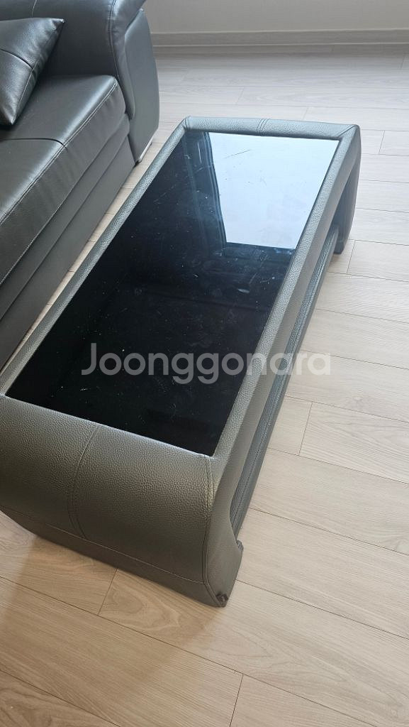 시몬스 3인용 쇼파와 테이블--3