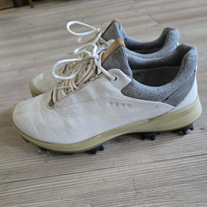 ECCO GOLF 바이움 스파이크리스 골프화 240m