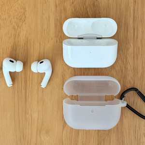 애플 에어팟 프로 2세대 USB-C타입 판매 합니다.