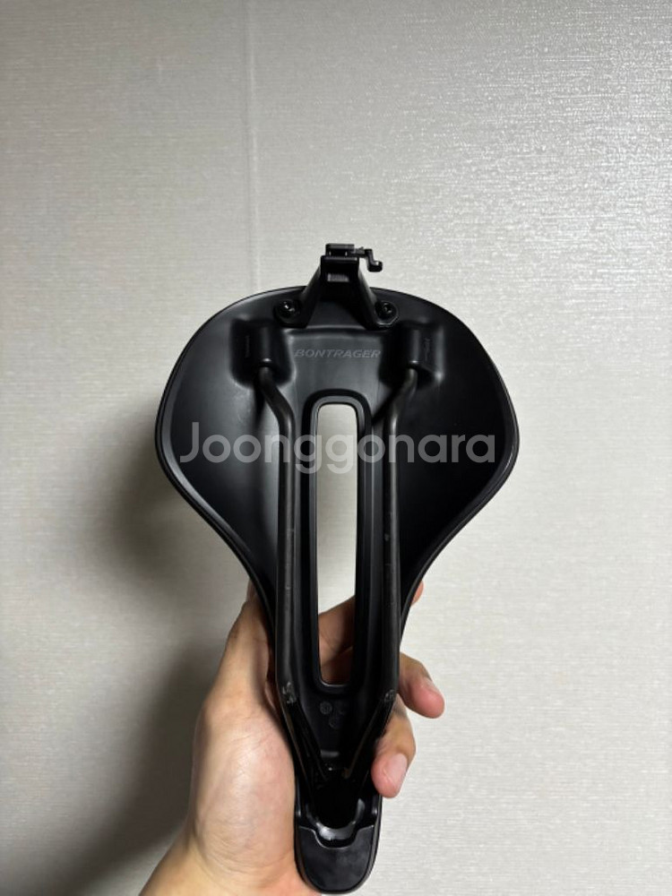 트렉 본트레거 벌스 프로 안장 155mm--1