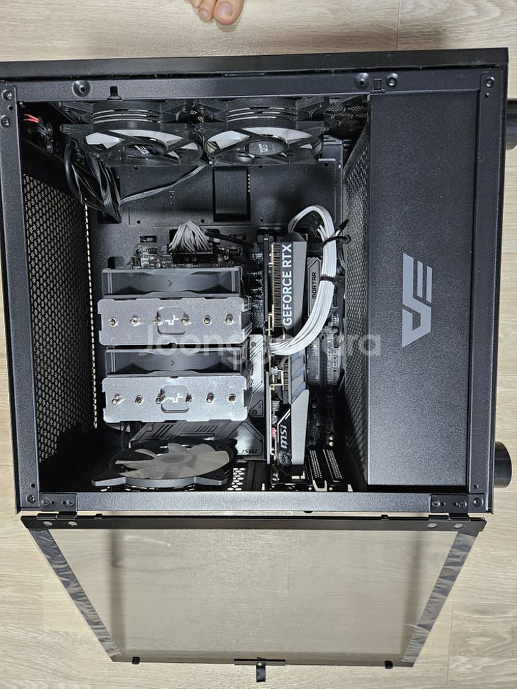 게이밍 컴퓨터 본졔 RTX4060TI ASUS 모니터--3