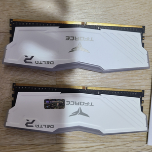 팀그룹 DDR4 3200HZ 8GB X2개 판매