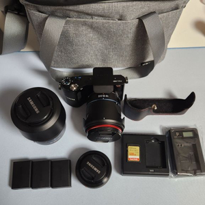 삼성 nx200 미러리스 카메라 + 렌즈 3개 팝니다.