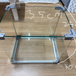 유리 어항 수족관 35x25x30 팝니다