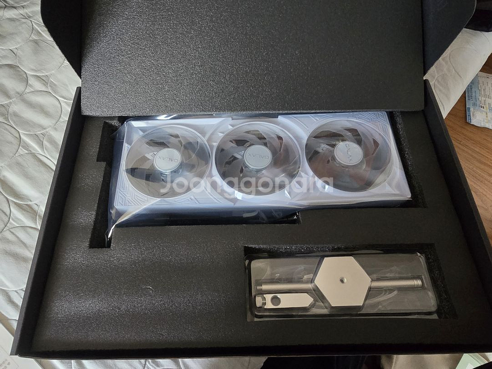 지포스 RTX 5080 WHITE OC 팝니다--1