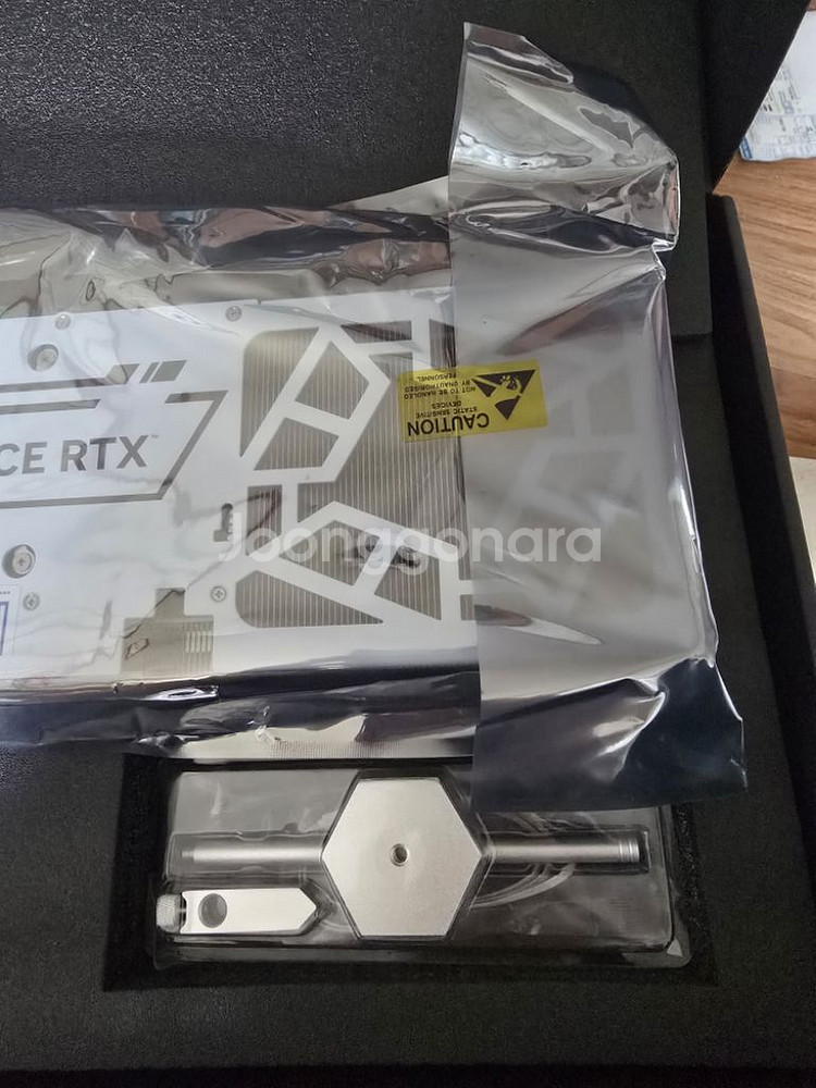 지포스 RTX 5080 WHITE OC 팝니다--2