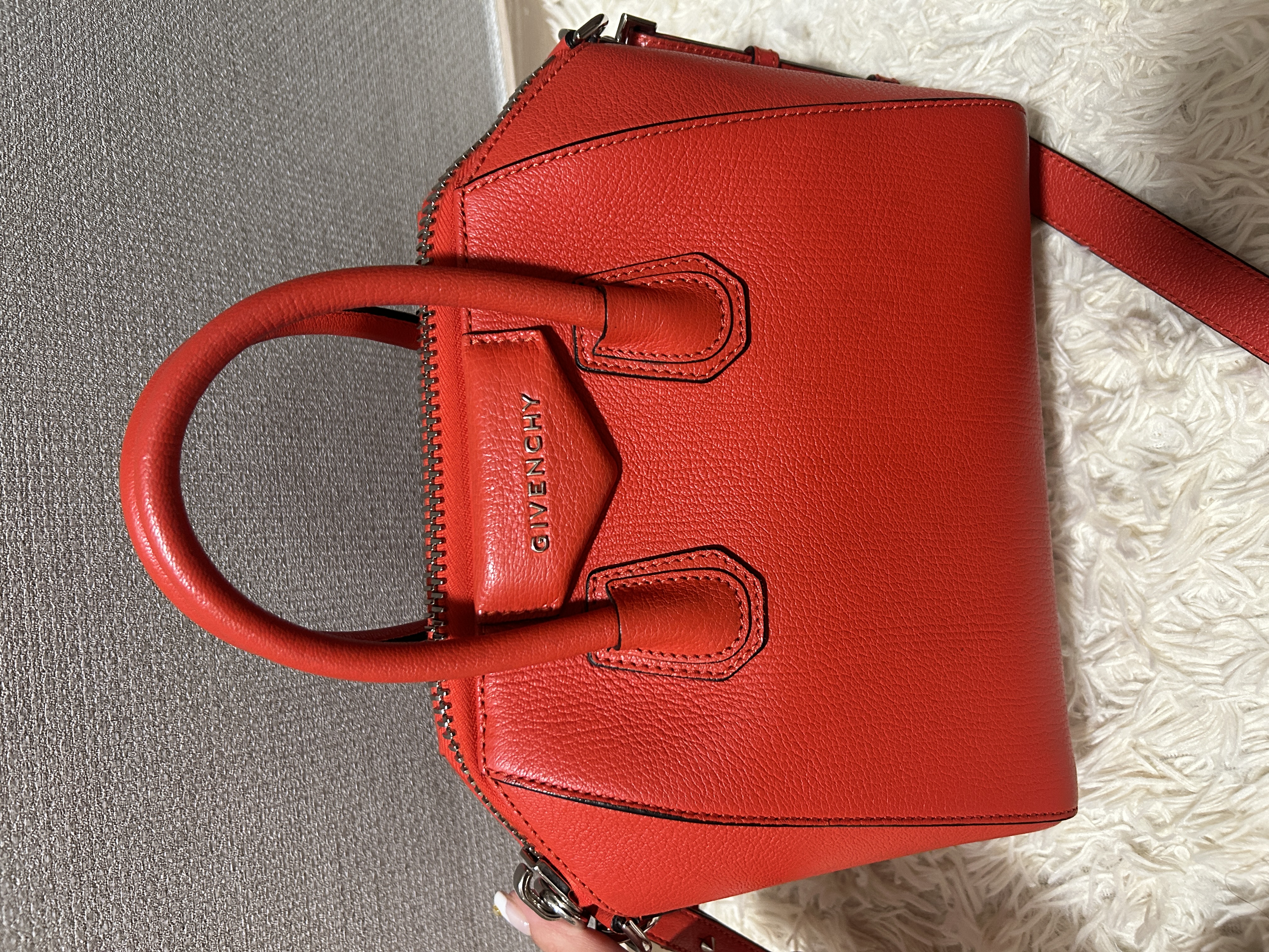 지방시 안티고나 레드 (미니)