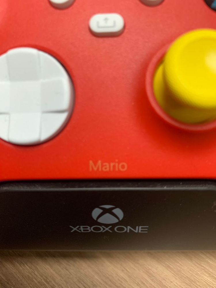 XSX 엑박패드 4세대 마리오 버전 이미지