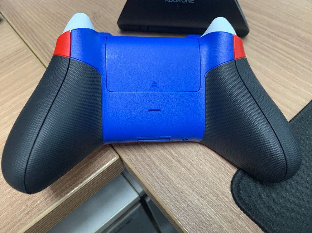 XSX 엑박패드 4세대 마리오 버전 이미지