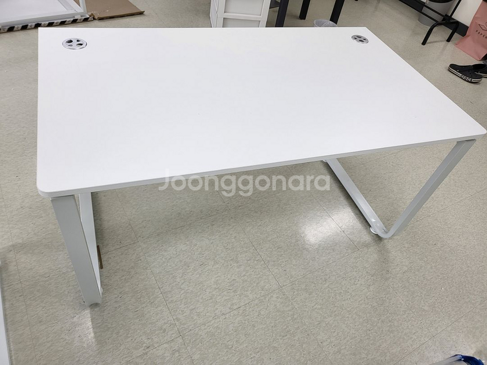 파티션,책상,의자,원탁,철제캐비넷,철재옷장,접이식탁자--1
