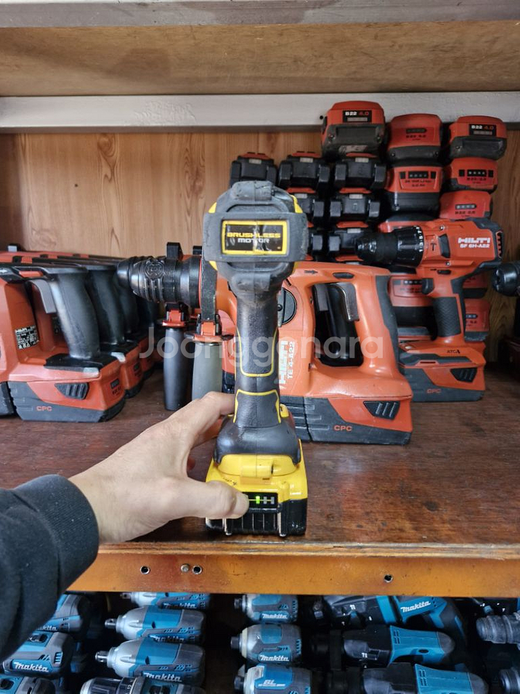 디월트충전임팩렌치DCF892 미드토크 속도조절. 3-1--4