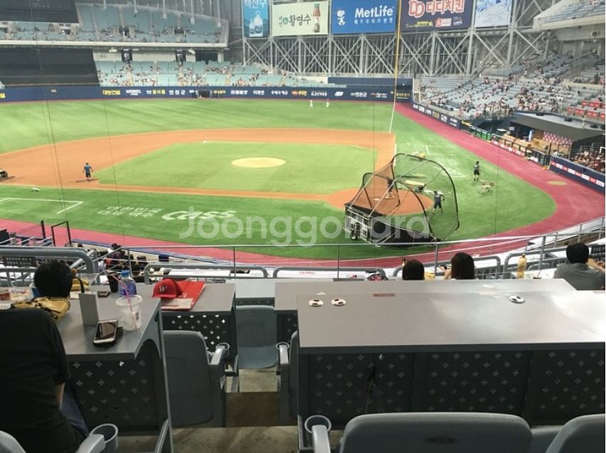 3월 28일 키움 SSG 고척돔 테이블석 다크버건디석--1