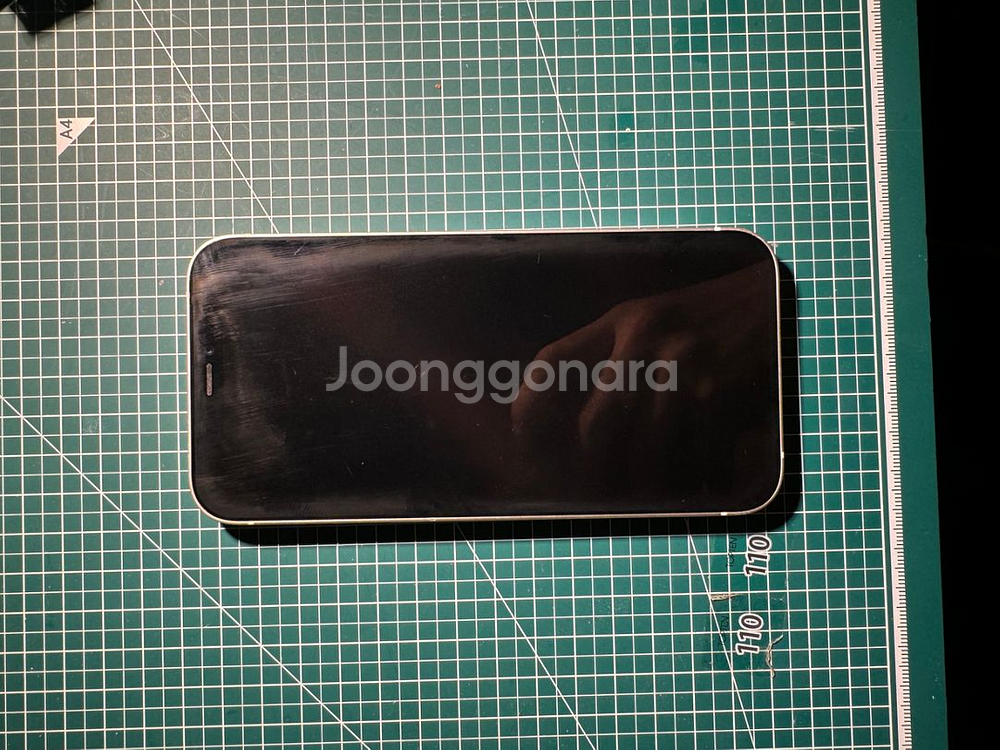 아이폰 12 화이트 64기가--10