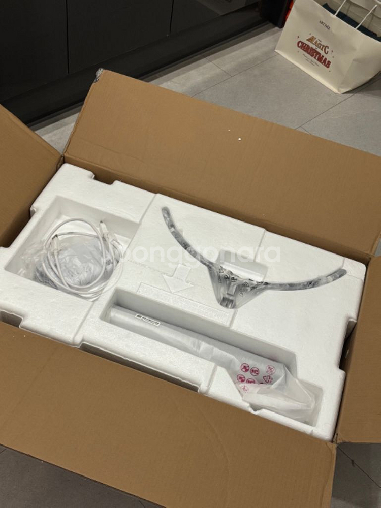 LG 32UN650 모니터 팝니다.--1