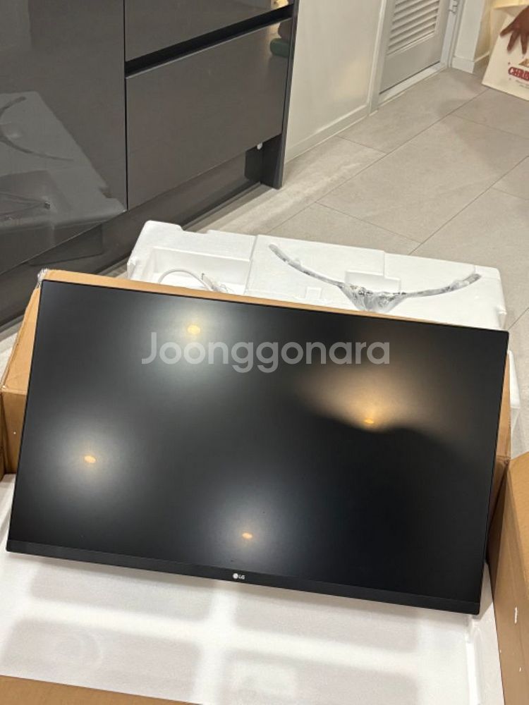 LG 32UN650 모니터 팝니다.--2