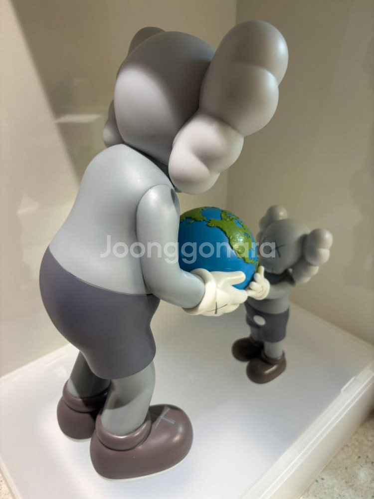 카우스 kaws 프로미스 인테리어 소품--2