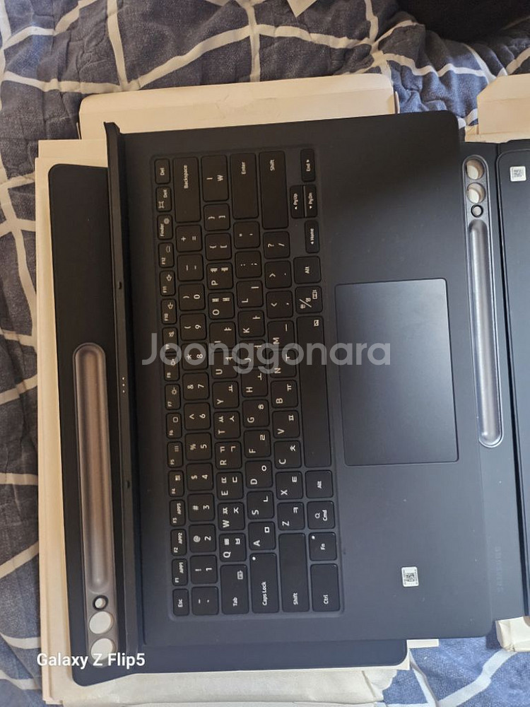 갤럭시탭 s9.s10울트라 정품키보드+일반커버 팝니다--4