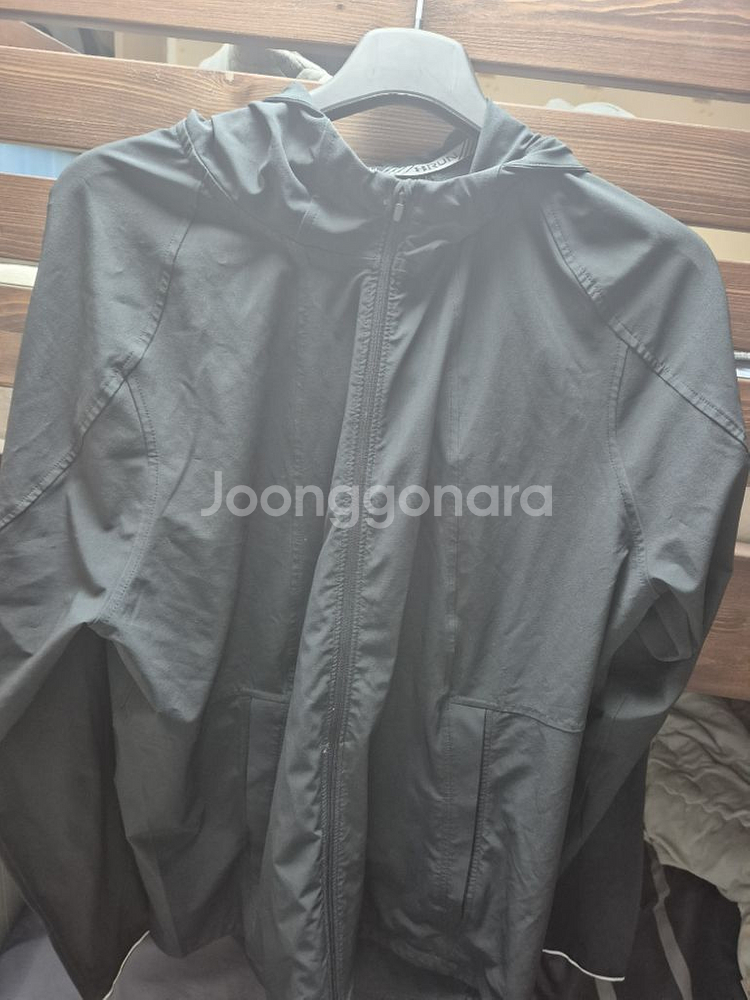 하덱스 자켓이랑 언더아머 바람막이 묶어서 싸게팝니다--0