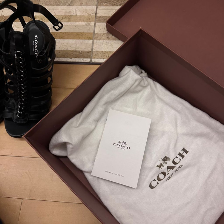 코치 샌들힐 235 이미지