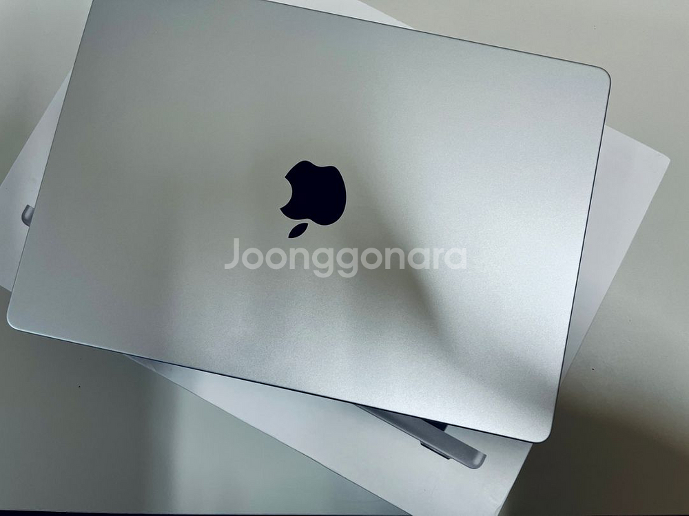 Apple M2 pro Macbook pro 14--1