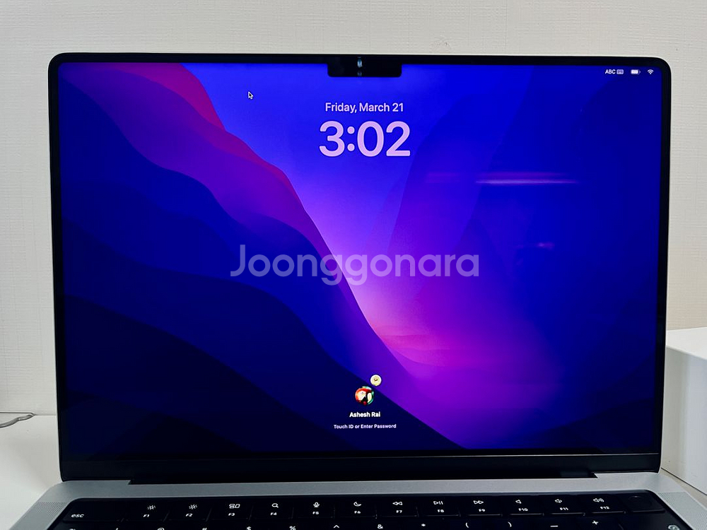 Apple M2 pro Macbook pro 14--4