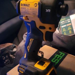 디월트 오일펄스 DCF870N 드릴 신형팝니다