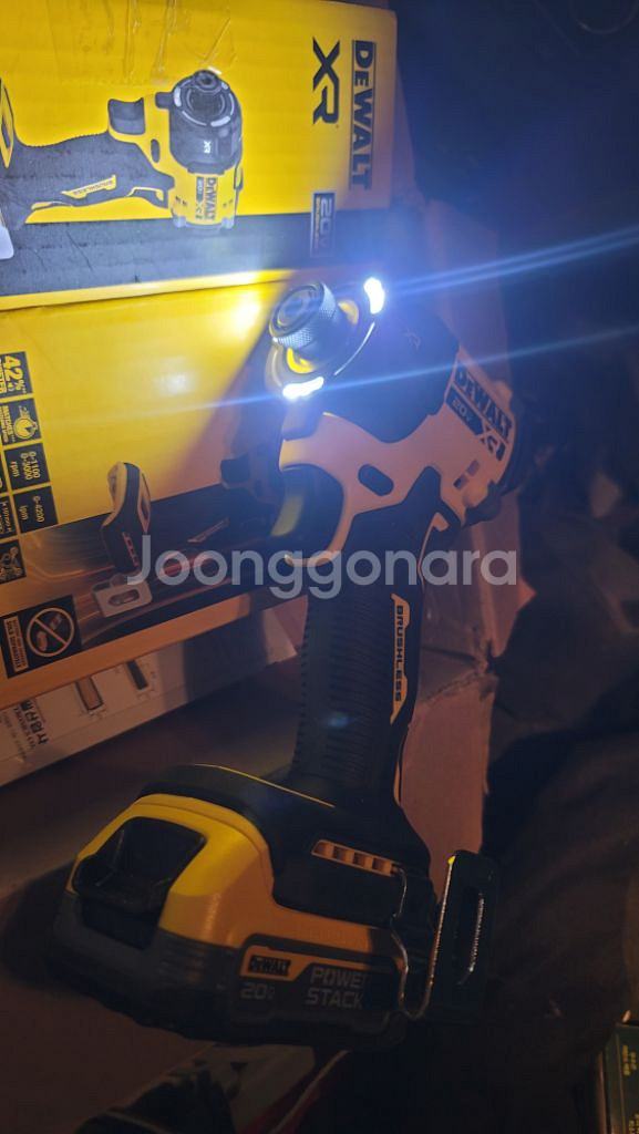 디월트 오일펄스 DCF870N 드릴 신형팝니다--4