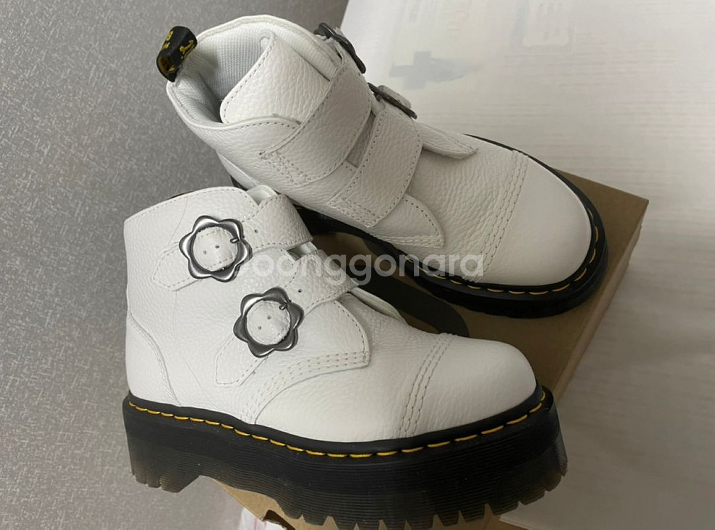 Dr. Martens--0