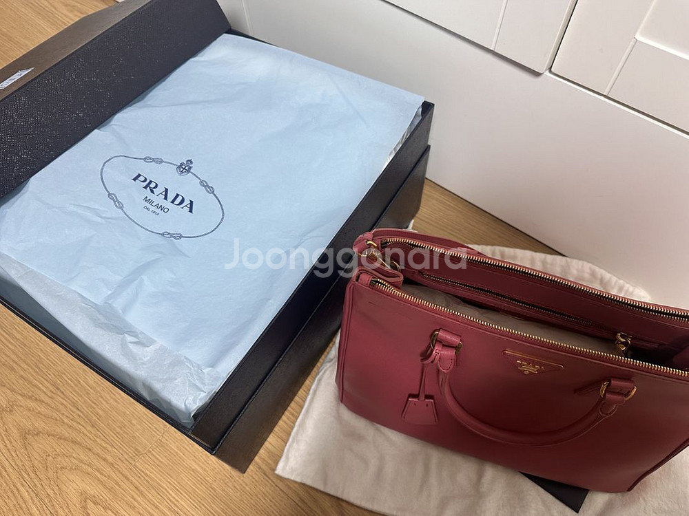 프라다 사피아노 럭스 도트백 백화점 정품 45만원 급처--4