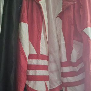 아디다스 빅트레포일 바람막이 판매합니다