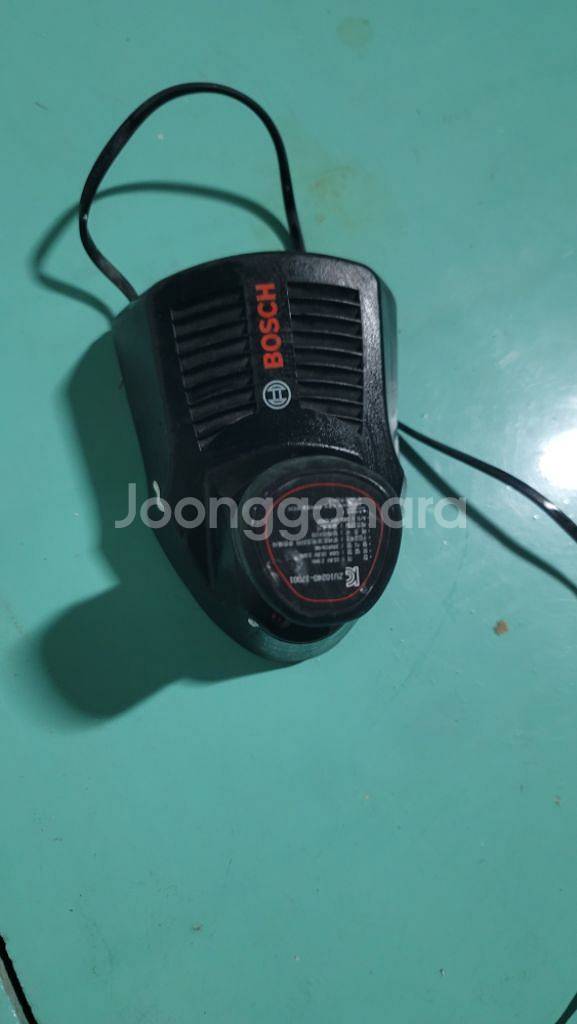 보쉬 충전기랑 3A밧데리--1